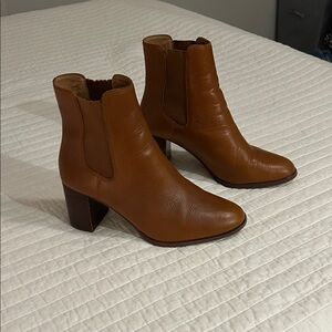 Madewell Laura Chelsea Boots in English Saddle size 9.5